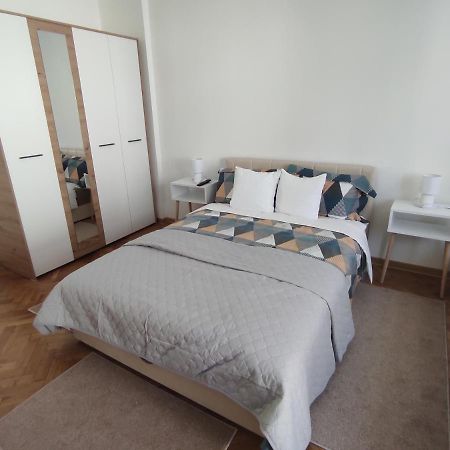 Apartman Nicolas Belgrado Esterno foto
