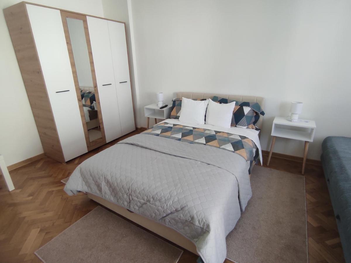 Apartman Nicolas Belgrado Esterno foto