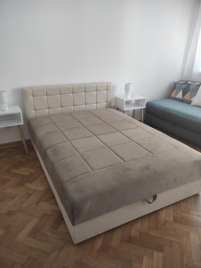Apartman Nicolas Belgrado Esterno foto