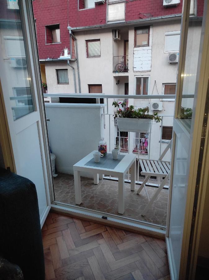 Apartman Nicolas Belgrado Esterno foto